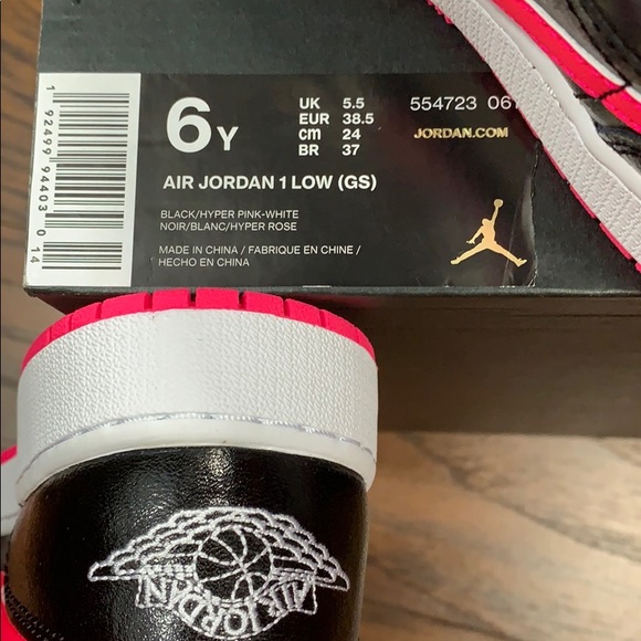 NIKE AIR JORDAN 1 LOW (GS) Black/Hyper Pink-White - Picture 15 of 16